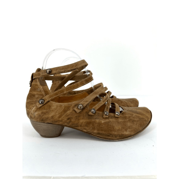 Think Strappy Distressed Leather Heels Sandals Equestrian Regency Boho Size 7 - Picture 1 of 14